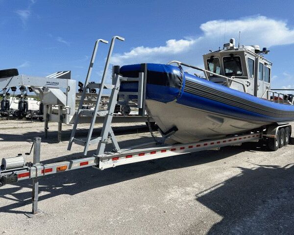 31' SAFE Boat - Walk Around Cabin