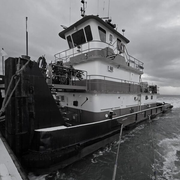 1400 HP Push Boat